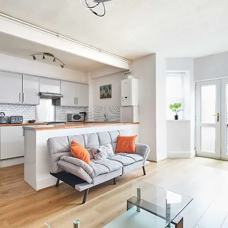 Host & - Trinity Road Apartmán